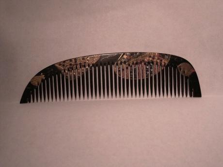 JAPANESE MEIJI PERIOD LACQUER AND INLAID COMB
