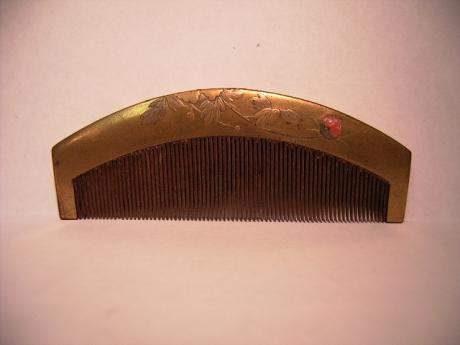 JAPANESE MEIJI PERIOD GOLD LACQUER COMB WITH INLAYS