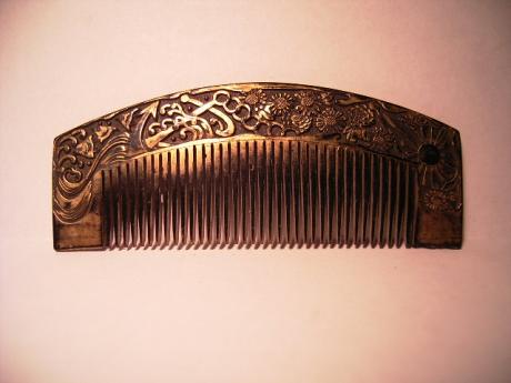 JAPANESE EARLY 20TH CENTURY MILITARY DESIGN COMB