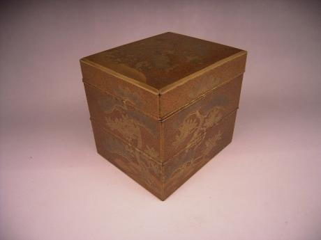 JAPANESE LATE EDO PERIOD 2 LEVEL LACQUER COMPARTMENT BOX