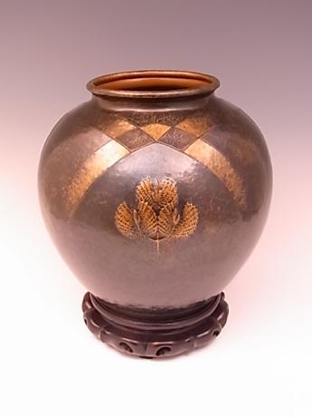 JAPANESE EARLY 20TH CENTURY HAND HAMMERED VASE BY GYOKUSENDO<br><font color=red><b>SOLD</b></font> 