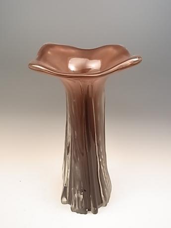 JAPANESE EARLY TO MID 20TH CENTURY GLASS VASE BY IWATA TOSHICHI<br><font color=red><b>SOLD</b></font>