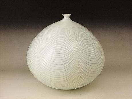 JAPANESE 20TH CENTURY PORCELAIN VASE BY FUJII SHUMEI<br><font color=red><b>SOLD</b></font> 