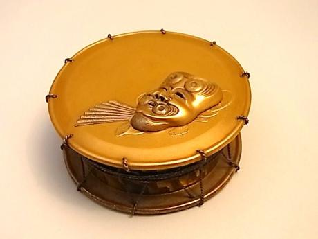 JAPANESE EARLY 20TH CENTURY GOLD LACQUER KOGO IN THE SHAPE OF A DRUM<br><font color=red><b>SOLD</b></font> 