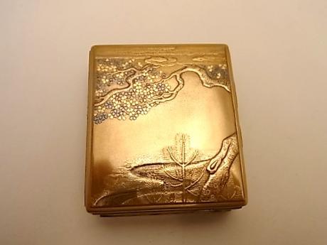 JAPANESE EARLY 20TH CENTURY GOLD LACQUER KOGO<br><font color=red><b>SOLD</b></font>