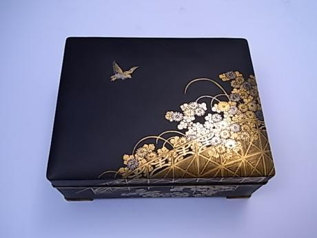 JAPANESE EARLY 20TH CENTURY KOMAI STYLE HINGED BOX