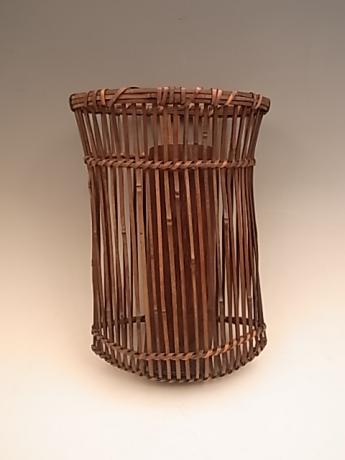 JAPANESE 20TH C. BAMBOO HANGING BASKET BY IIZUKA ROKANSAI
