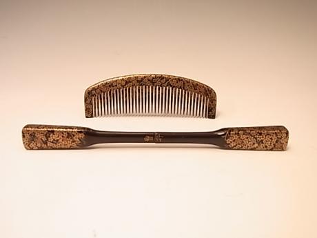JAPANESE MEIJI PERIOD COMB SET BY HOUSAI<br><font color=red><b>SOLD</b></font>