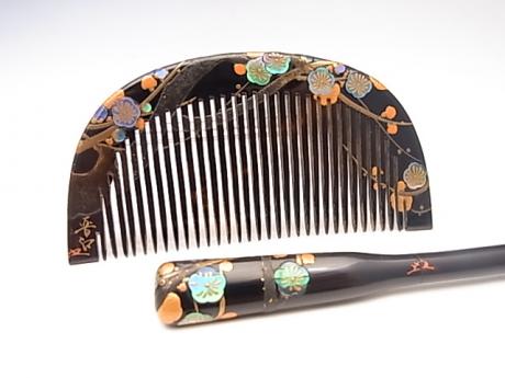 JAPANESE TAISHO TO EARLY SHOWA PERIOD PLUM DESIGN COMB AND KOGAI SET<br><font color=red><b>SOLD</b></font> 