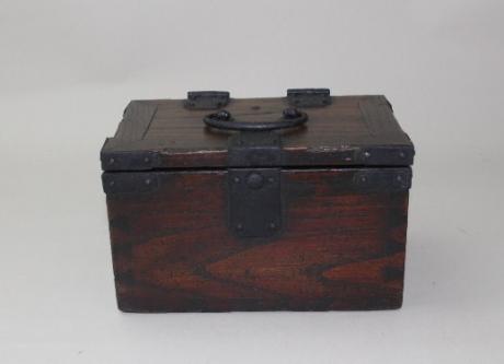 JAPANESE EARLY 20TH CENTURY PERIOD WOODEN BOX FOR CHOP STORAGE (IN BAKO)<br><font color=red><b>SOLD</b></font>
