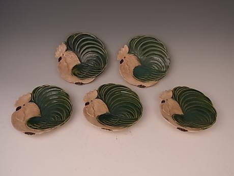 JAPANESE EARLY 20TH CENTURY SET OF ORIBE-WARE DISHES IN ROOSTER DESIGN<br><font color=red><b>SOLD</b></font> 
