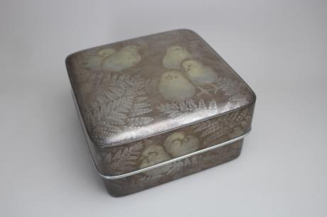 JAPANESE 20TH CENTURY LACQUER BOX BY LNT MAE FUMIO (1940-)<br><font color=red><b>SOLD</b></font> 