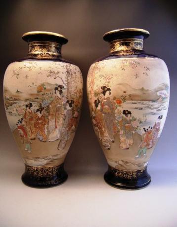 JAPANESE EARLY 20TH CENTURY PAIR OF LARGE KINKOZAN VASES<br><font color=red><b>SOLD</b></font>
