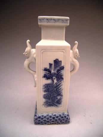 JAPANESE EARLY MEIJI PERIOD HIRADO VASE<br><font color=red><b>SOLD</b></font>