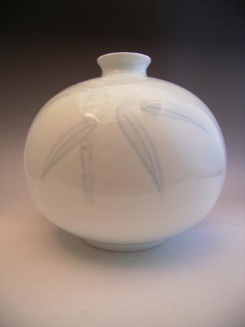 JAPANESE LIVING NATIONAL TREASURE 20TH CENTURY BAMBOO DESIGN VASE BY INOUE MANJI<br><font color=red><b>SOLD</b></font>