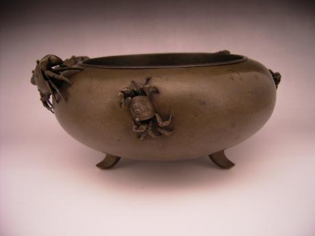 JAPANESE MEIJI PERIOD BRONZE CRAB DESIGN FLOWER CONTAINER<br><font color=red><b>SOLD</b></font>