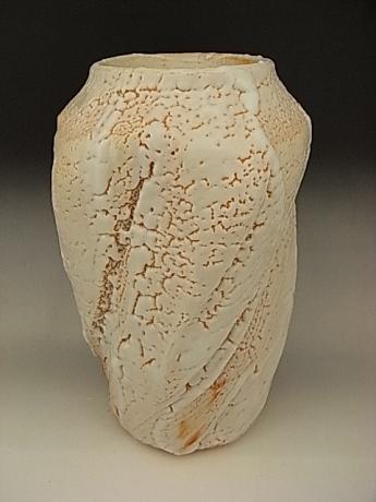 JAPANESE LATE 20TH - EARLY 21ST CENTURY HAYASHI SHOTARO SHINO WARE VASE<br><font color=red><b>SOLD</b></font>