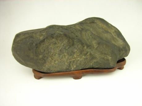 JAPANESE 20TH CENTURY SUISEKI VIEWING STONE AND STAND