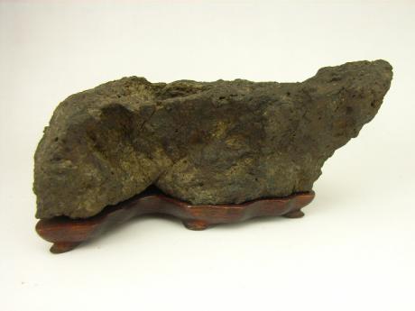 JAPANESE 20TH CENTURY SUISEKI VIEWING STONE AND STAND<br><font color=red><b>SOLD</b></font>