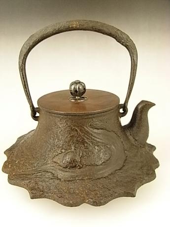 JAPANESE EARLY 20TH CENTURY IRON POT WITH TORTOISE DESIGN<br><font color=red><b>SOLD</b></font>