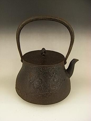 JAPANESE EARLY 20TH CENTURY IRON KETTLE BY KIRYUDO<br><font color=red><b>SOLD</b></font>