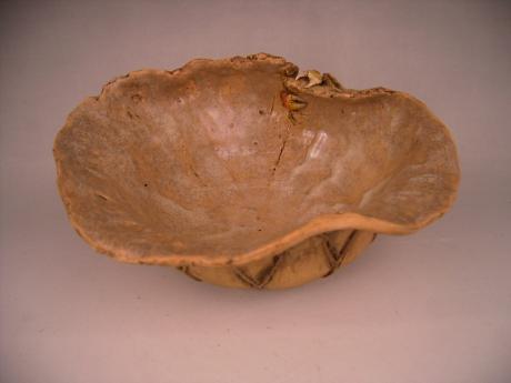 JAPANESE EARLY 20TH CENTURY WATER LILY LEAF DESIGN BOWL WITH CRAB BY SASAKI NIROKU<br><font color=red><b>SOLD</b></font>