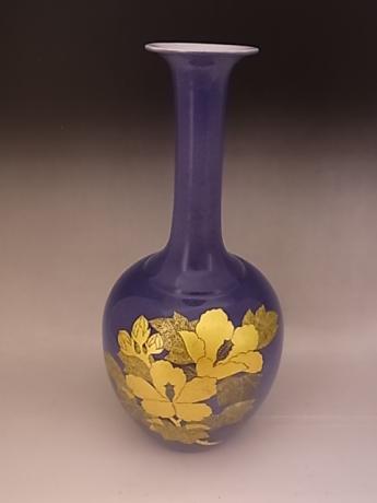 JAPANESE 20TH CENTURY LNT ARTIST YOSHIDA MINORI HIBISCUS VASE<br><font color=red><b>SOLD</b></font> 