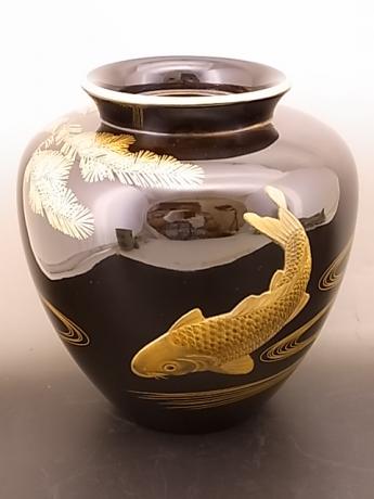 JAPANESE MID 20TH CENTURY LACQUER KOI DESIGN VASE BY ZOHIKO<br><font color=red><b>SOLD</b></font>
