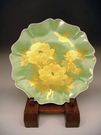 JAPANESE 20TH CENTURY PLATE BY LNT ARTIST YOSHIDA MINORI<br><font color=red><b>SOLD</b></font>