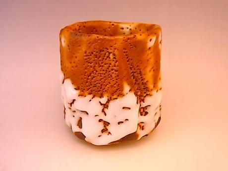 JAPANESE LATE 20TH - EARLY 21ST CENTURY SHINO WARE TEA CUP BY HAYASHI SHOTARO <br><font color=red><b>SOLD</b></font>