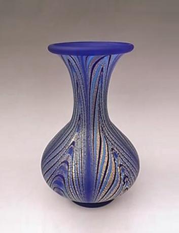 JAPANESE MID 20TH CENTURY ART GLASS VASE BY IWATA HISATOSHI<br><font color=red><b>SOLD</b></font> 