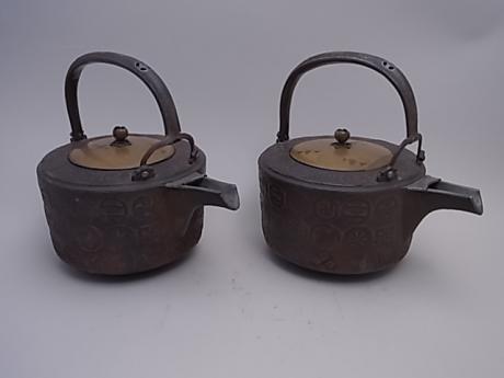 JAPANESE MEIJI PERIOD PAIR OF IRON SAKE SERVERS WITH LACQUER LIDS AND SILVER INLAID HANDLES<br><font color=red><b>SOLD</b></font> 