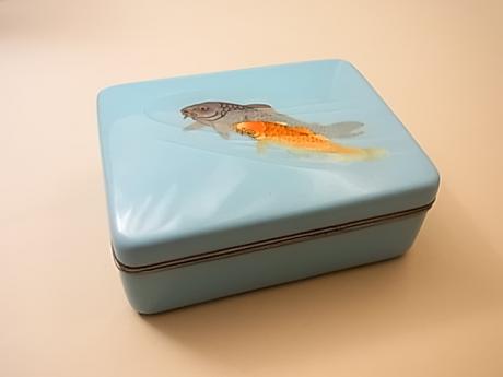 JAPANESE EARLY 20TH CENTURY CLOISONNE BOX WITH KOI DESIGN