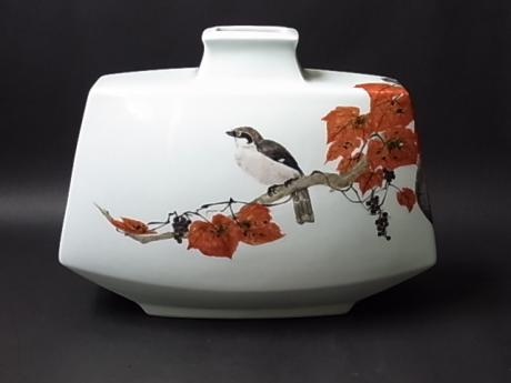 JAPANESE L. 20TH-E. 21ST CENTURY PORCELAIN VASE BY SUZUKI SOUJI<br><font color=red><b>SOLD</b></font>