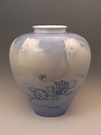 JAPANESE CIRCA 1900 LARGE PORCELAIN CAT DESIGN VASE BY FUKAGAWA<br><font color=red><b>SOLD</b></font>