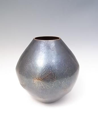 JAPANESE LATE 20TH CENTURY HAND HAMMERED COPPER VASE BY GYOKUSENDO<br><font color=red><b>SOLD</b></font> 