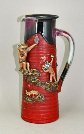  <br><font color=orangered><b>SALE</b></font>  JAPANESE EARLY 20TH CENTURY SUMIDAGAWA TALL VASE WITH MONKEYS