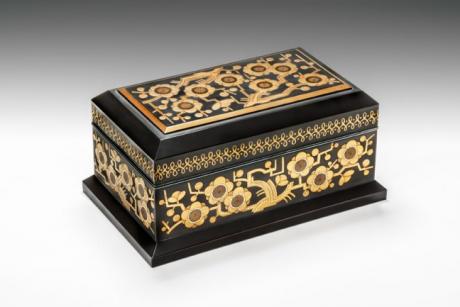 JAPANESE EARLY-MID 20TH CENTURY LACQUER BOX WITH ART DECO PLUM DESIGN BY SHUHO