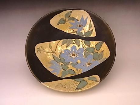 JAPANESE 20TH CENTURY CERAMIC BOWL WITH FLORAL DESIGN