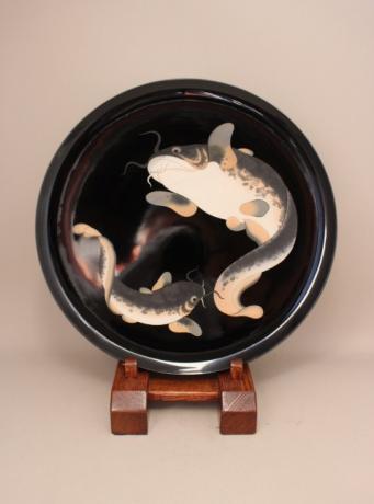 JAPANESE LATE 20TH CENTURY LACQUER TRAY WITH CATFISH DES1GN BY OHARA JIGOUEMON<br><font color=red><b>SOLD</b></font> 