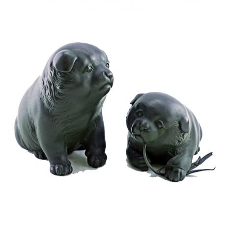 Japanese Early 20th Century Bronze Okimono of Two Puppies by Takahashi Ryoun