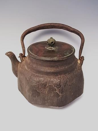 MEIJI PERIOD GRAPE AND BIRD DESIGN IRON POT