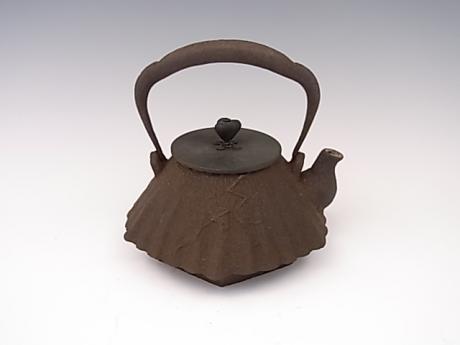 MEIJI PERIOD THATCHED ROOF DESIGN IRON POT<br><font color=red><b>SOLD</b></font>