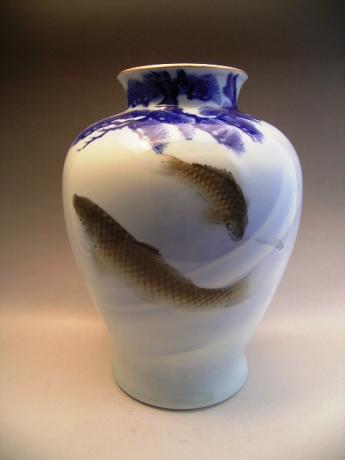 JAPANESE LATE 19TH OR EARLY 20TH CENTURY FUKAGAWA VASE<br><font color=red><b>SOLD</b></font>
