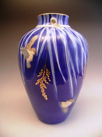 JAPANESE EARLY 20TH CENTURY FUKAGAWA VASE<br><font color=red><b>SOLD</b></font>