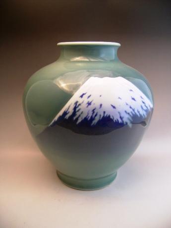 JAPANESE L. 19TH/E. 20TH CENTURY FUKAGAWA LARGE MT. FUJI VASE<br><font color=red><b>SOLD</b></font>