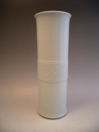 20TH CENTURY ITO TOZAN PORCELAIN CYLINDRICAL VASE<br><font color=red><b>SOLD</b></font>