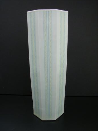 20TH CENTURY ITO SUIKO PORCELAIN VASE <br><font color=red><b>SOLD</b></font> 