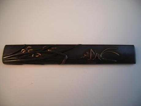 JAPANESE EDO PERIOD BRONZE KOZUKA, KNIFE HANDLE, SIGNED<br><font color=red><b>SOLD</b></font>