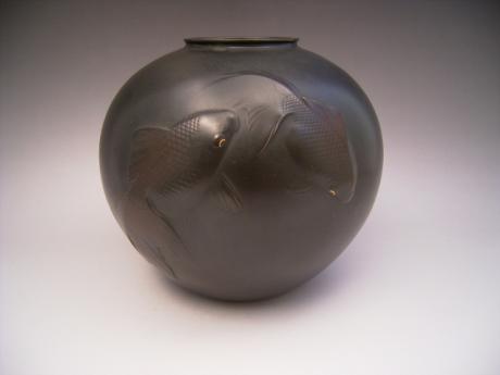 JAPANESE E. 20TH CENTURY BRONZE VASE BY SHIHO<br><font color=red><b>SOLD</b></font>